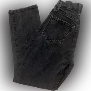 A&F Vintage Stretch Denim
Curve Love Ultra High Rise 90s Straight Jean